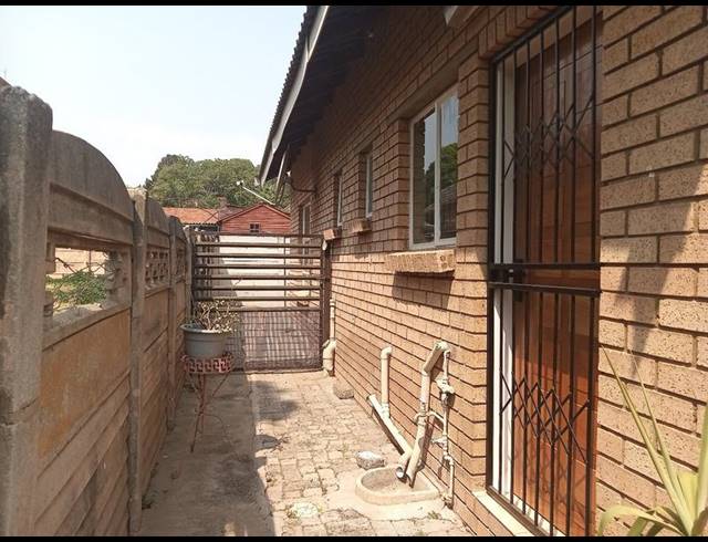 3 BEDROOM HOUSE FOR SALE IN GREENHILLS